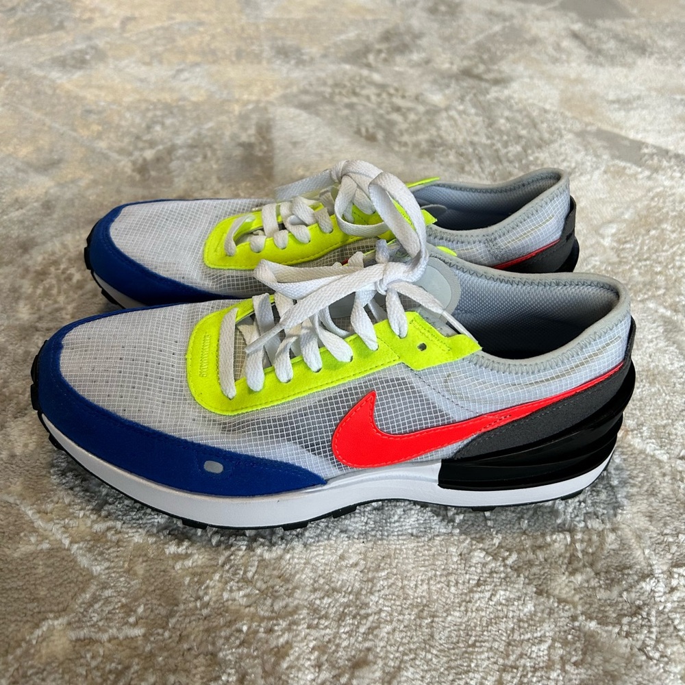 Nike Air Max 720 trainers in white and blue